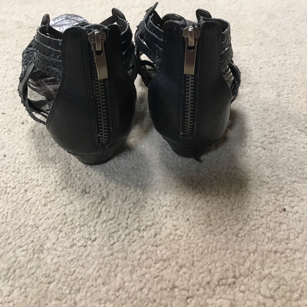 Sandals - Picture 4 of 4